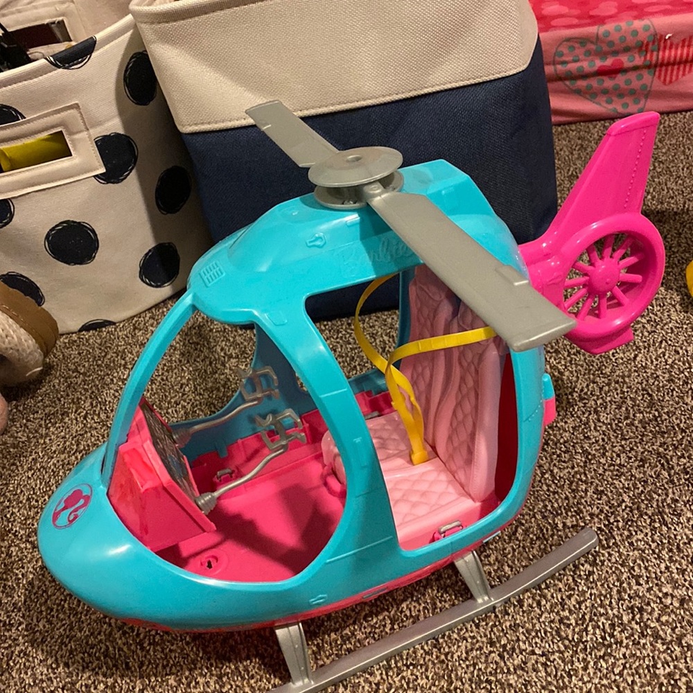 Barbie helicopter. Great condition. Fits 2 barbie dolls